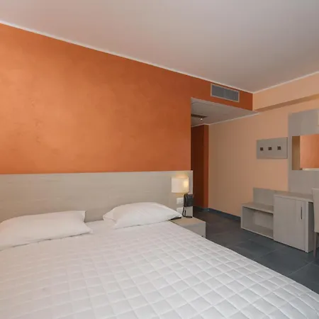 Testani Hotel 3*