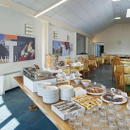 Testani Hotel 3*
